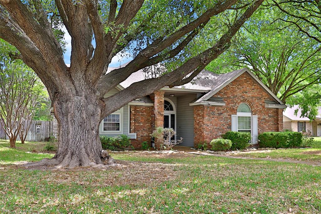 613 Regina Drive Hewitt, TX 76643 - Photo 3 of 33 a front view of house with yard and green space