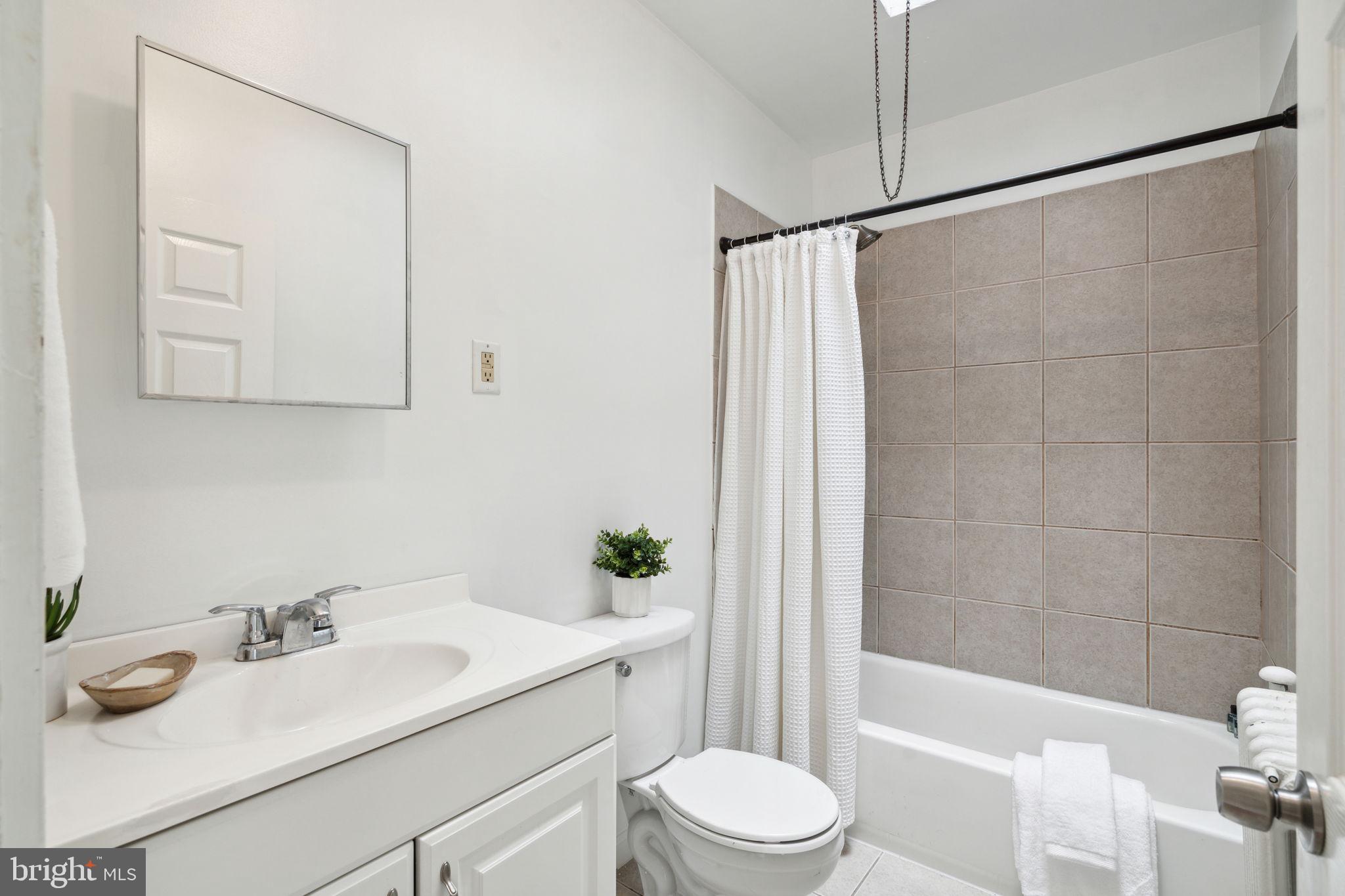 306 Carson Street Philadelphia, PA 19128 - Photo 18 of 27 Bath