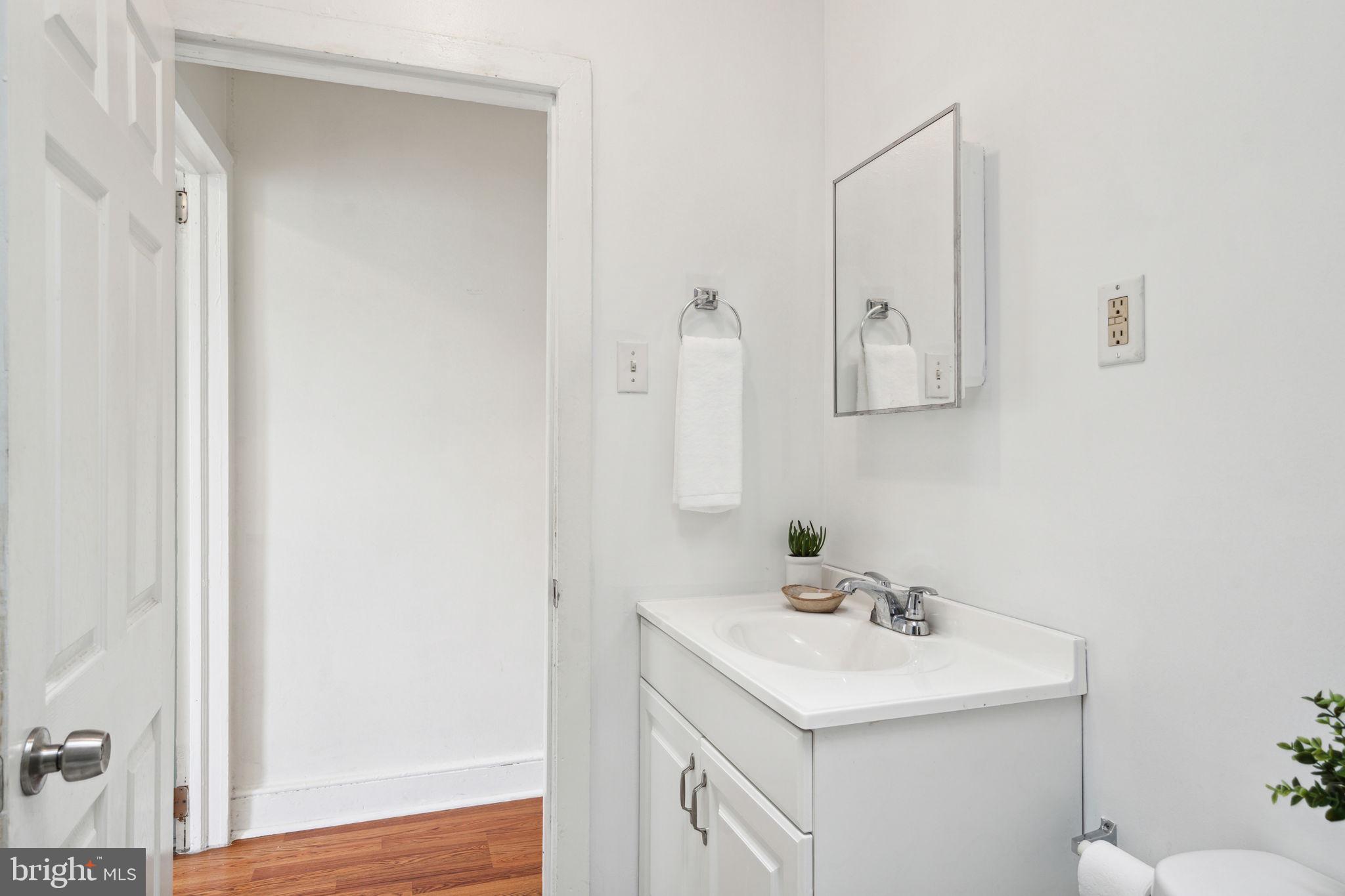 306 Carson Street Philadelphia, PA 19128 - Photo 20 of 27 Bath