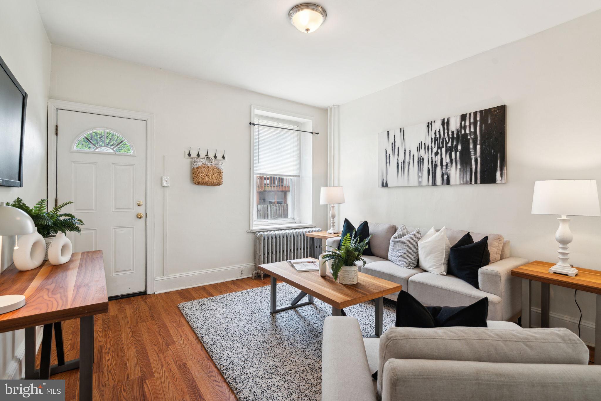 306 Carson Street Philadelphia, PA 19128 - Photo 3 of 27 Living Room