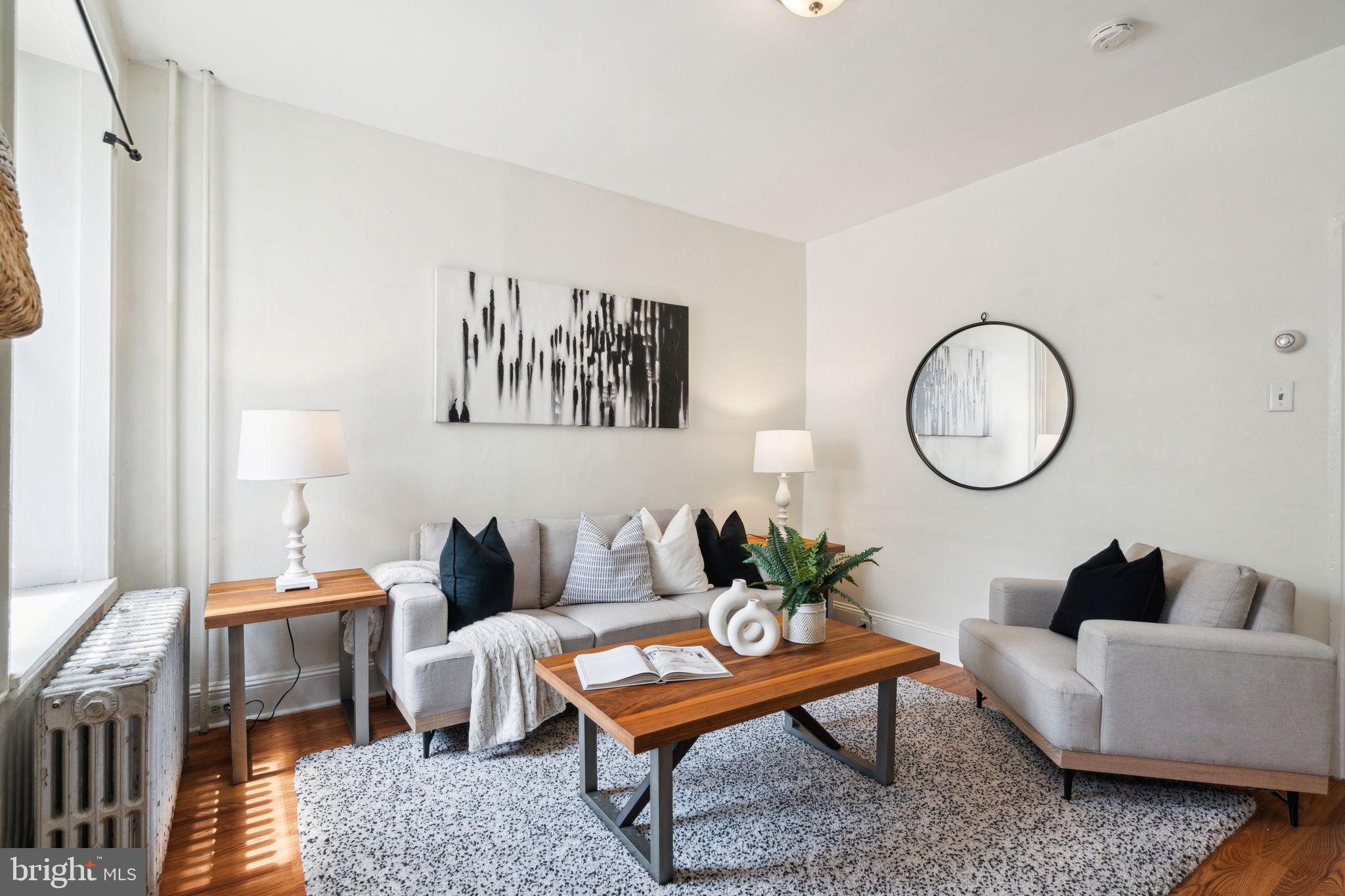 306 Carson Street Philadelphia, PA 19128 - Photo 4 of 27 Living Room