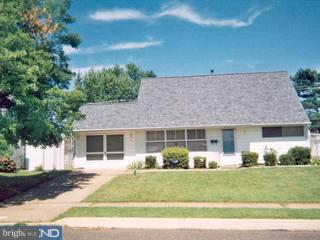 47 Indian Red Road Levittown, PA 19057 - Photo 1 of 3 Gallery Image 1