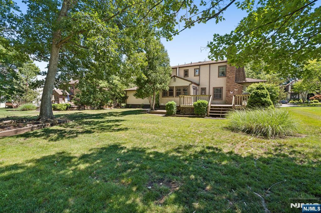 39 Robin Hood Way Wayne, NJ 07470 - Photo 35 of 36