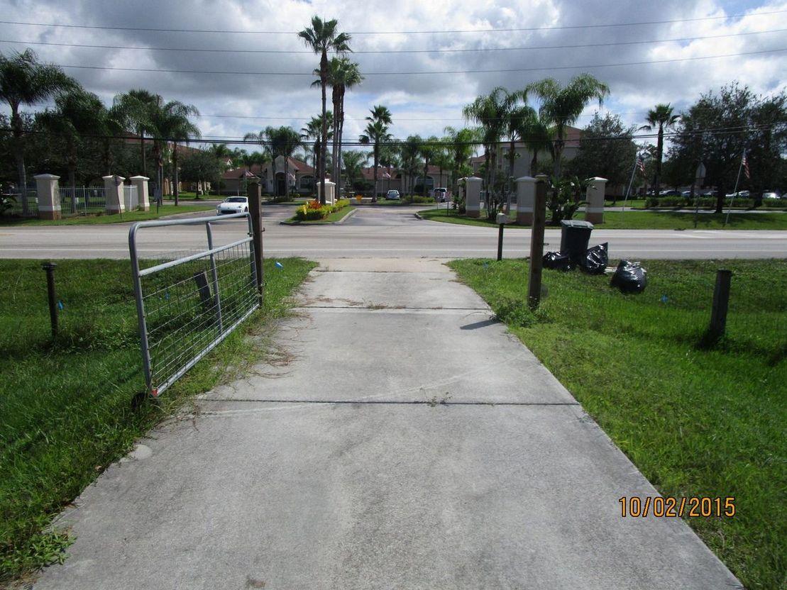 2355 South Jenkins Road Fort Pierce, FL 34947 - Photo 4 of 29 Drvewy