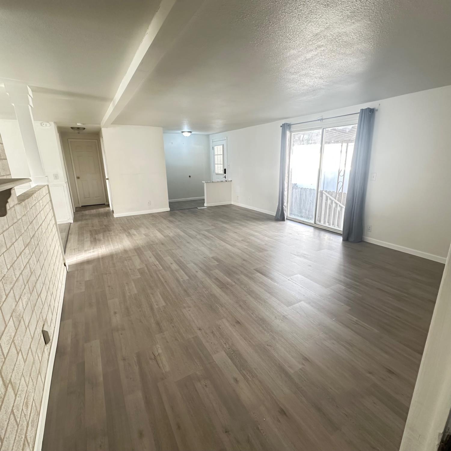 812 West Clover Road, Unit 66 Tracy, CA 95376 - Photo 4 of 27 Open concept as you enter the home.