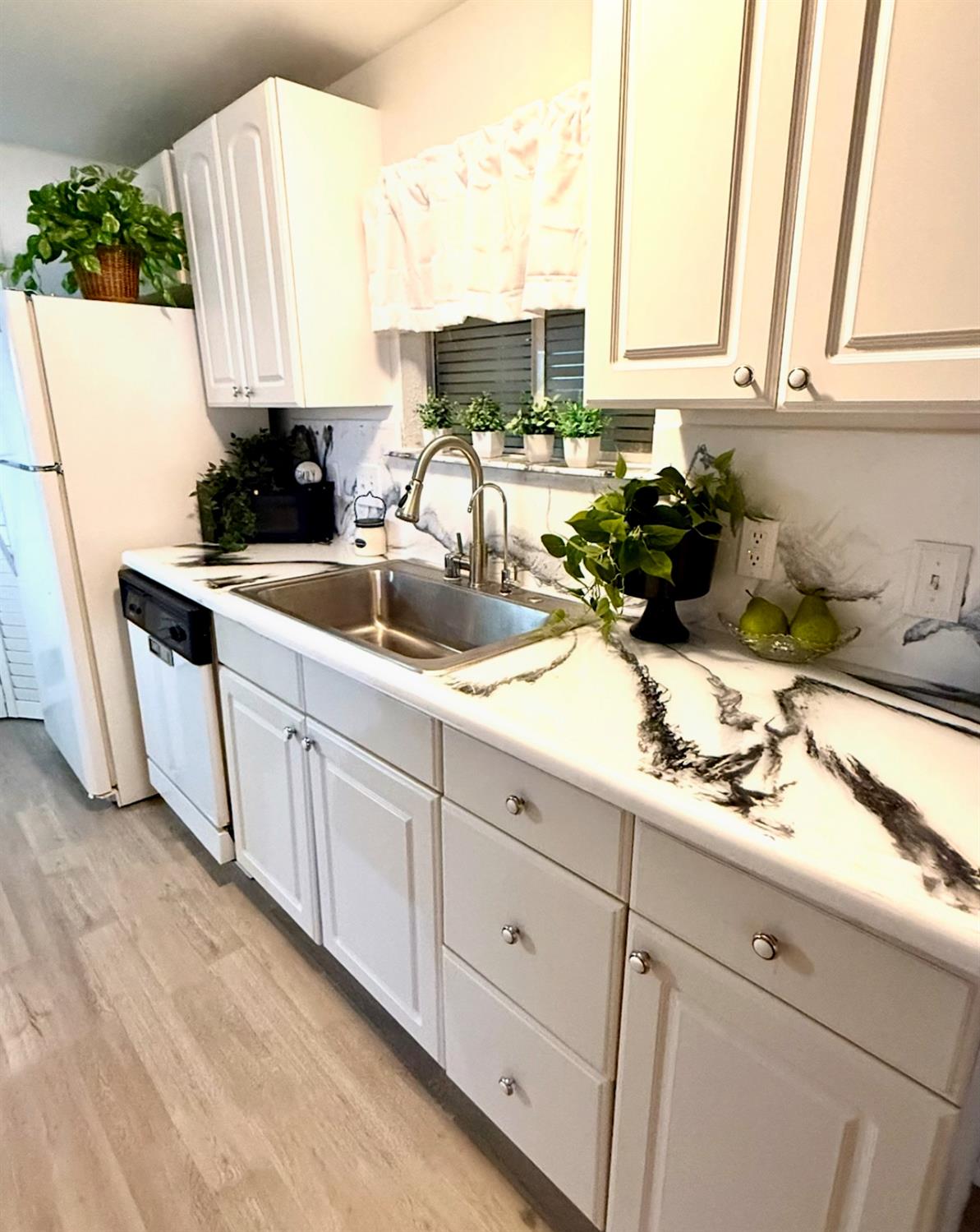 812 West Clover Road, Unit 66 Tracy, CA 95376 - Photo 7 of 27 Refrigerator stays with the home.