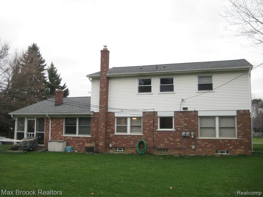 16 Shagbark Drive Rochester, MI 48309 - Photo 5 of 32 REAR EXTERIOR