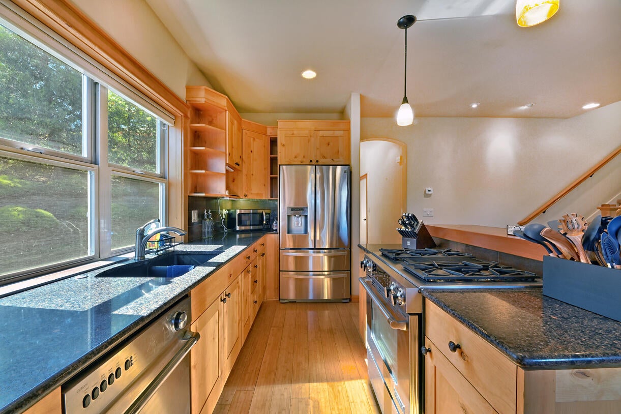 497 Park Ridge Place Ashland, OR 97520 - Photo 7 of 38 DSC_1176