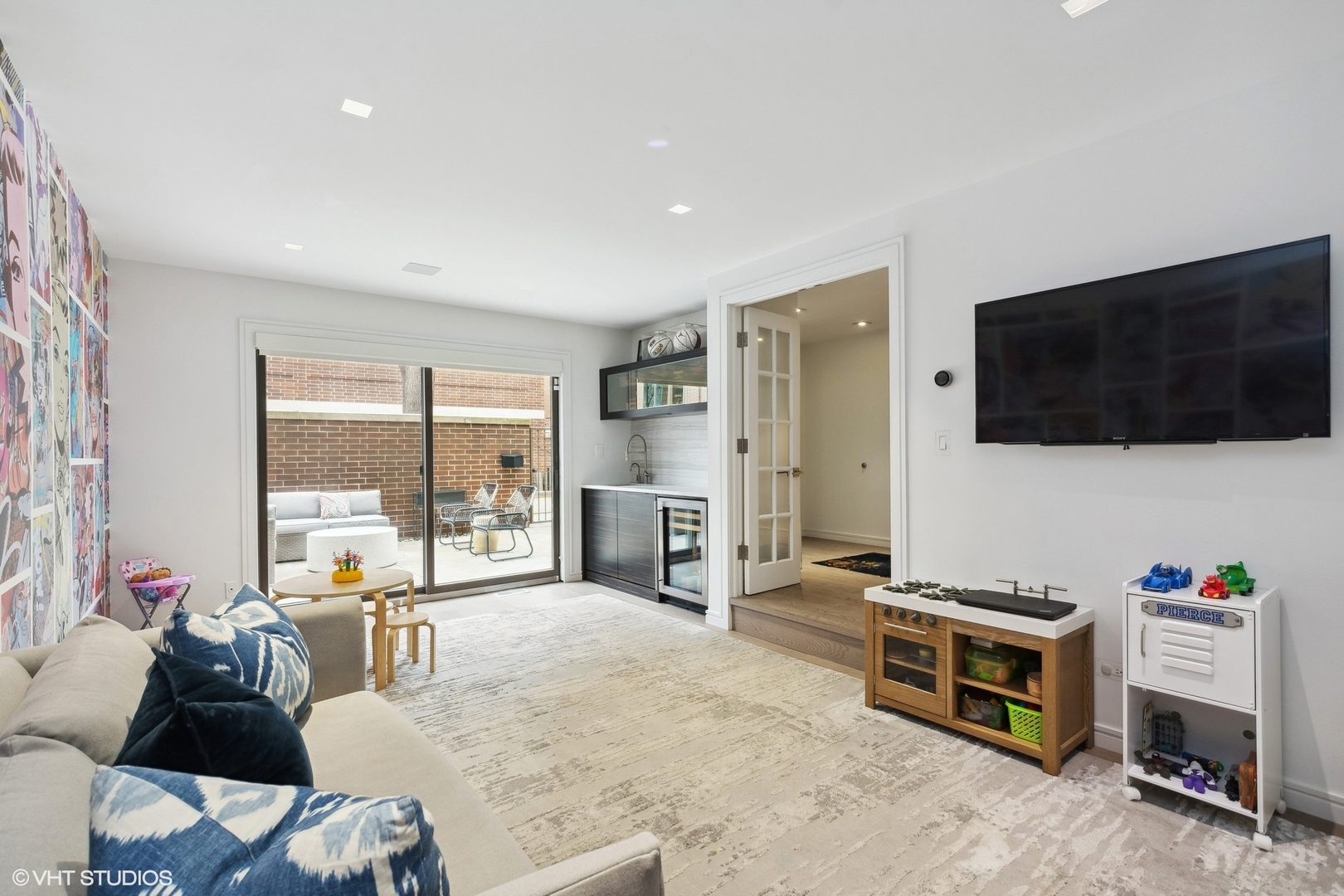 55 West Goethe Street, Unit 1223 Chicago, IL 60610 - Photo 26 of 31 a living room with furniture and a flat screen tv
