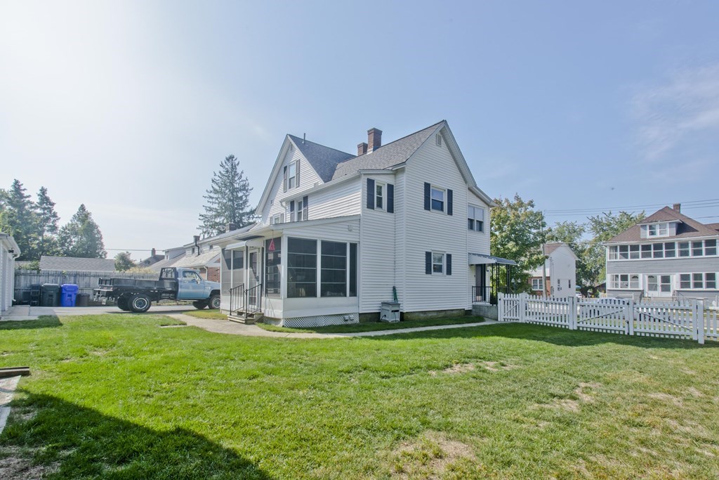41-43 Mazarin Street Springfield, MA 01151 - Photo 3 of 29 Gallery Image 3