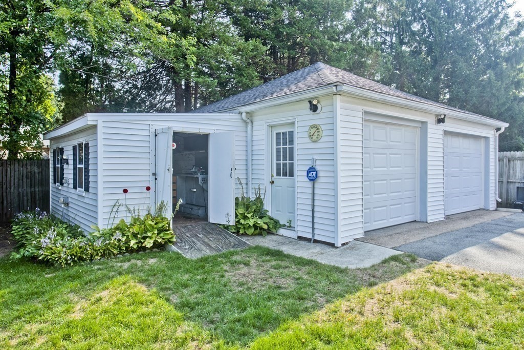 41-43 Mazarin Street Springfield, MA 01151 - Photo 4 of 29 Gallery Image 4