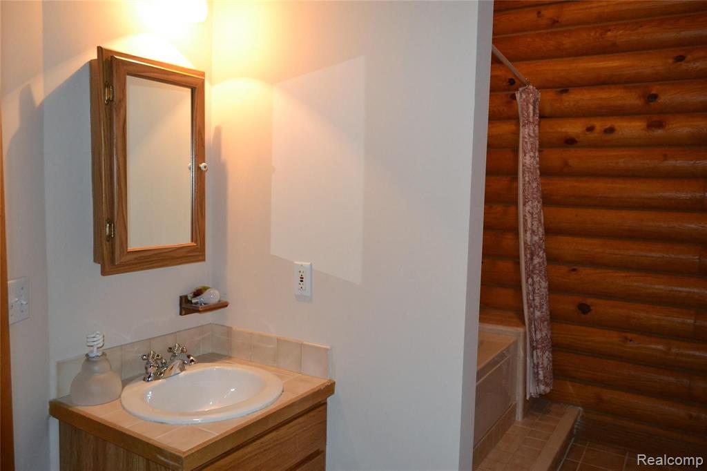 6556 Crooked Lake Road Brighton, MI 48116 - Photo 20 of 34