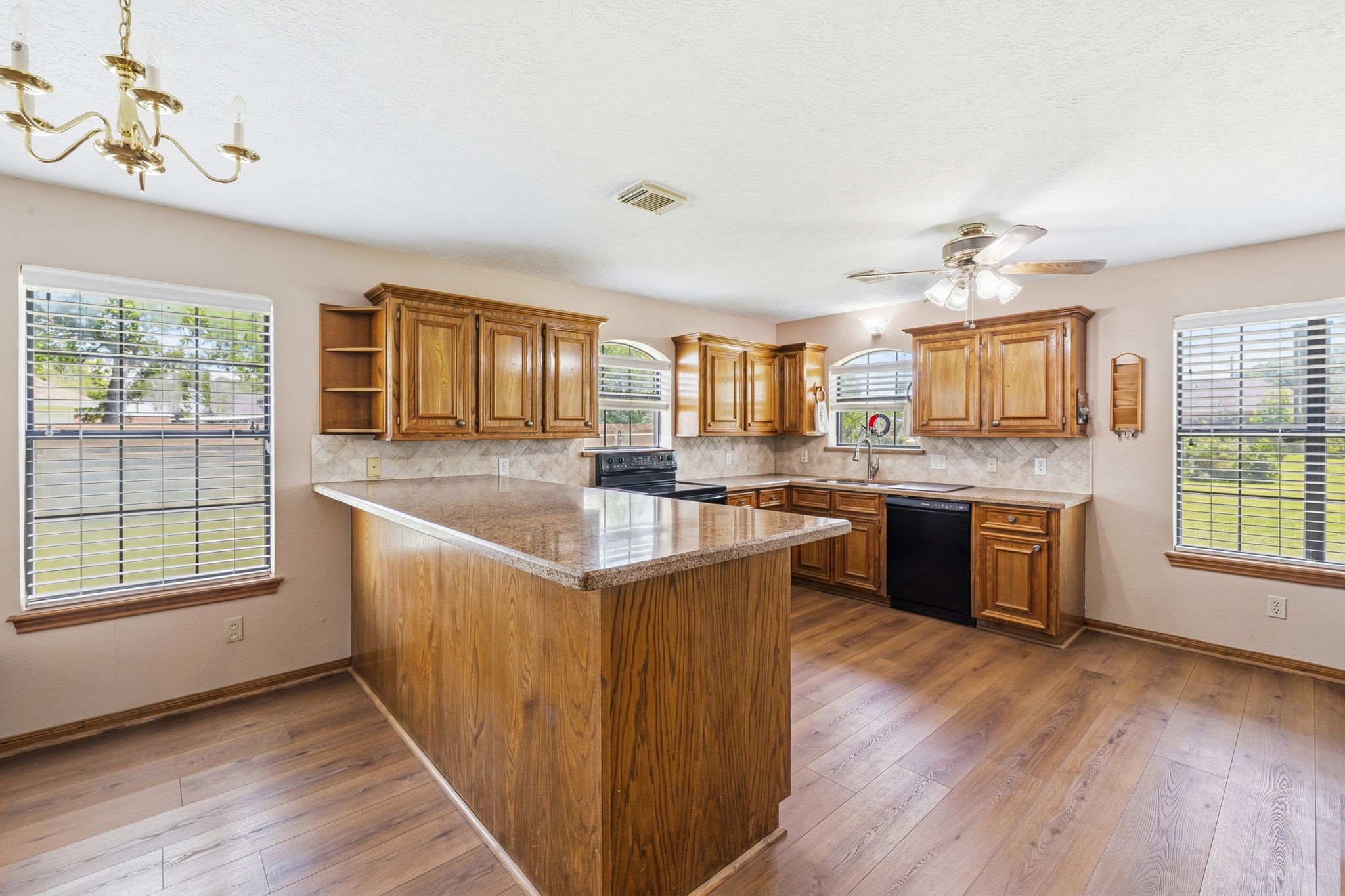 5922 Red Fish Run Baytown, TX 77523 - Photo 21 of 37