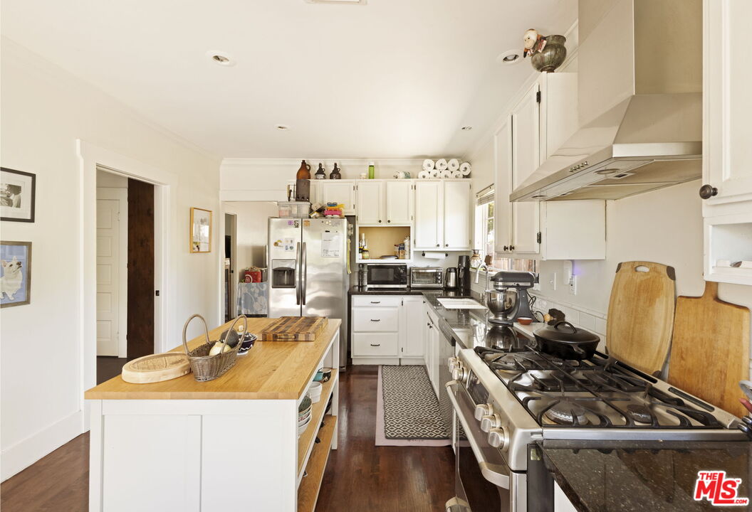 1740 Whitefield Road Pasadena, CA 91104 - Photo 9 of 44