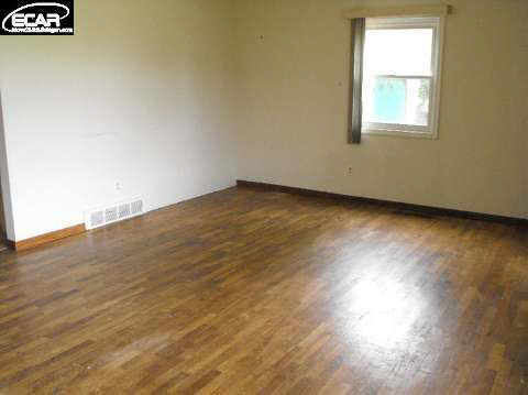 1297 West Vienna Road Clio, MI 48420 - Photo 8 of 27 20438474-7.JPG