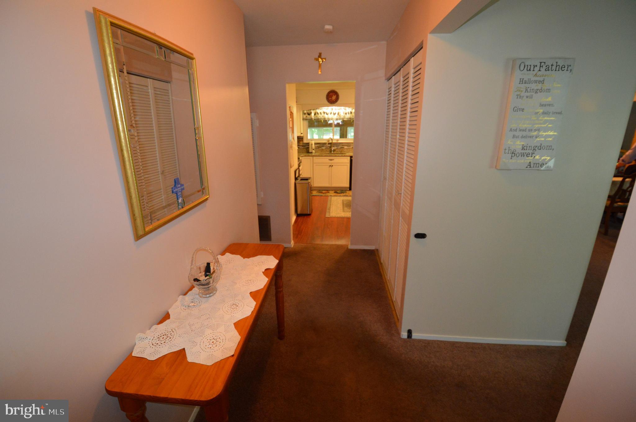 27 Compton Way Hamilton, NJ 08690 - Photo 3 of 32 Gallery Image 3