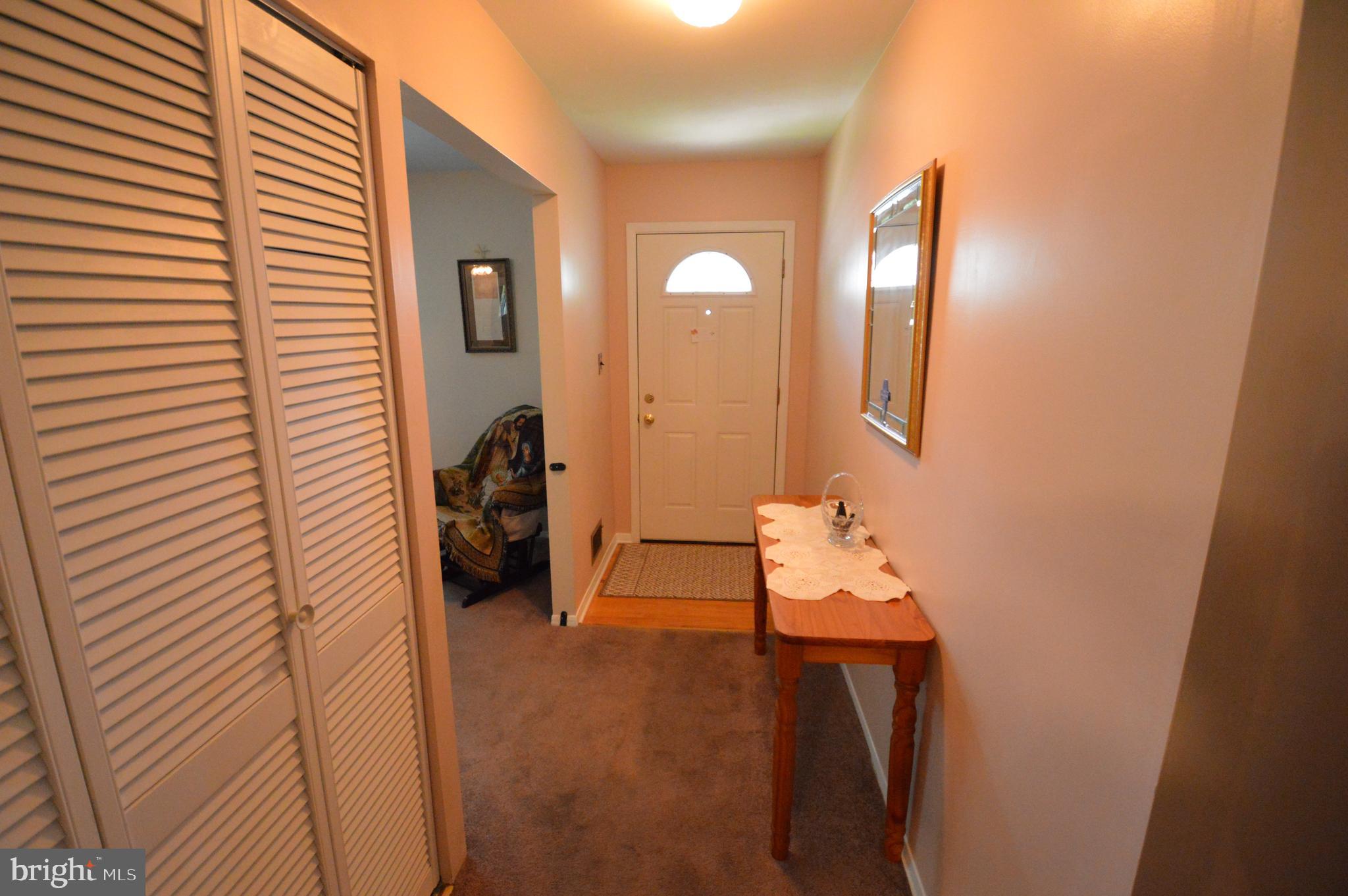 27 Compton Way Hamilton, NJ 08690 - Photo 4 of 32 Gallery Image 4