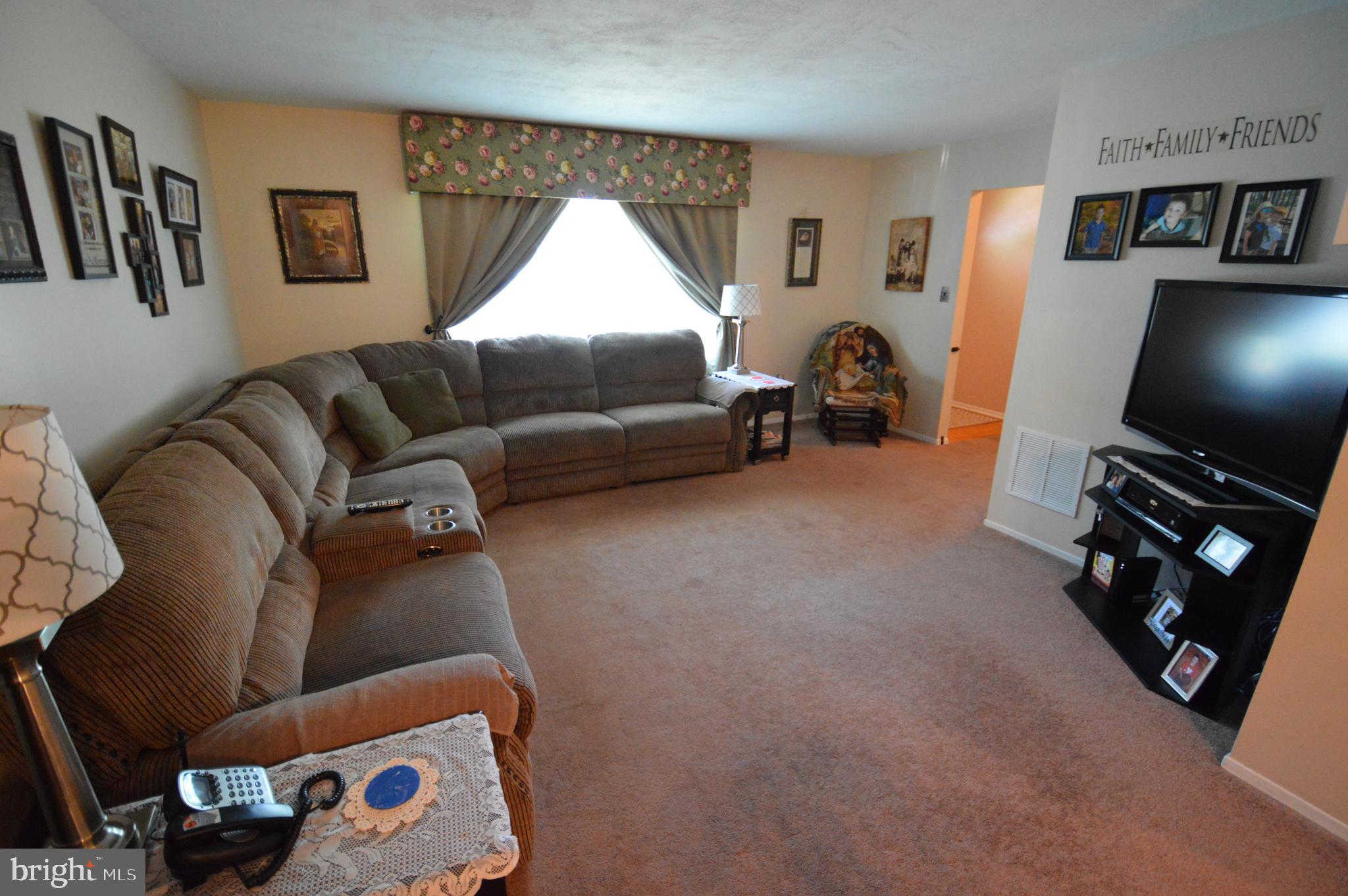 27 Compton Way Hamilton, NJ 08690 - Photo 6 of 32 Gallery Image 6