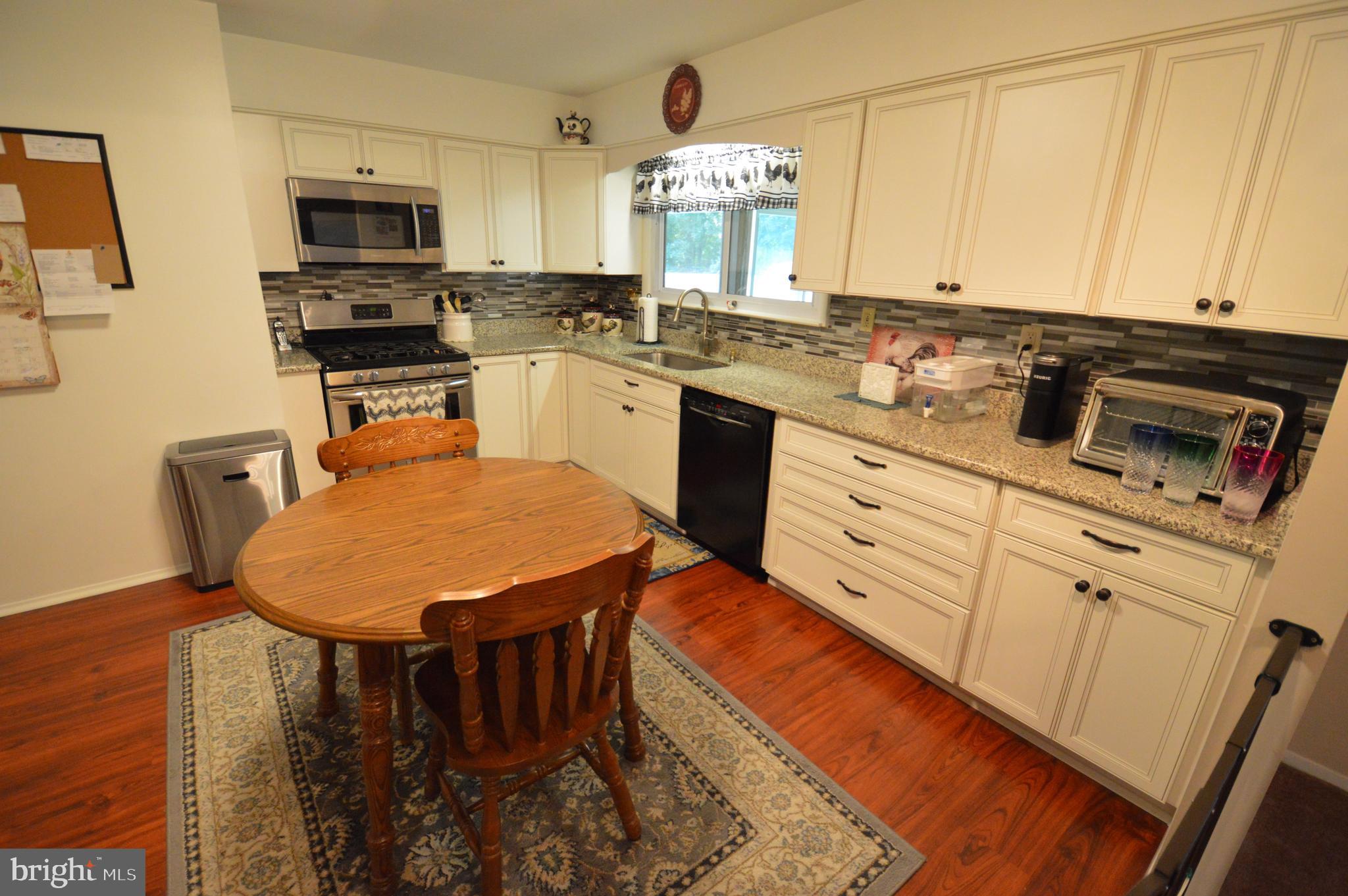 27 Compton Way Hamilton, NJ 08690 - Photo 10 of 32 Gallery Image 10