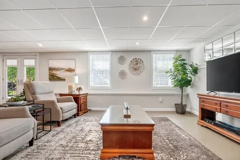 $1,265,000 | 2 Heritage Lane, Saugus, MA 01906