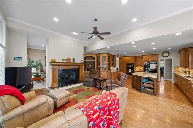 $900,000 | 3609 Iron Horse Court, Leawood, KS 66224
