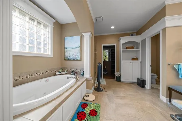 $900,000 | 3609 Iron Horse Court, Leawood, KS 66224