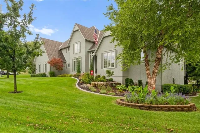 $900,000 | 3609 Iron Horse Court, Leawood, KS 66224