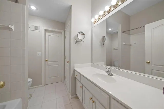 $900,000 | 3609 Iron Horse Court, Leawood, KS 66224