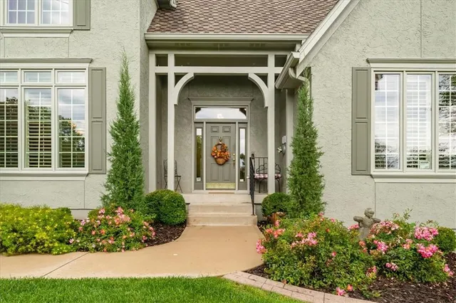 $900,000 | 3609 Iron Horse Court, Leawood, KS 66224