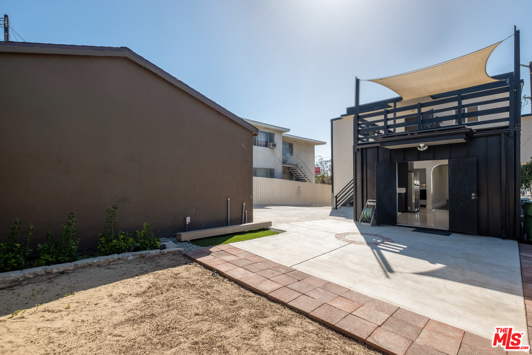 628 Silver Boulevard Los Angeles, CA 90026 - Photo 20 of 22 a view of a porch with a table and chairs and potted plants