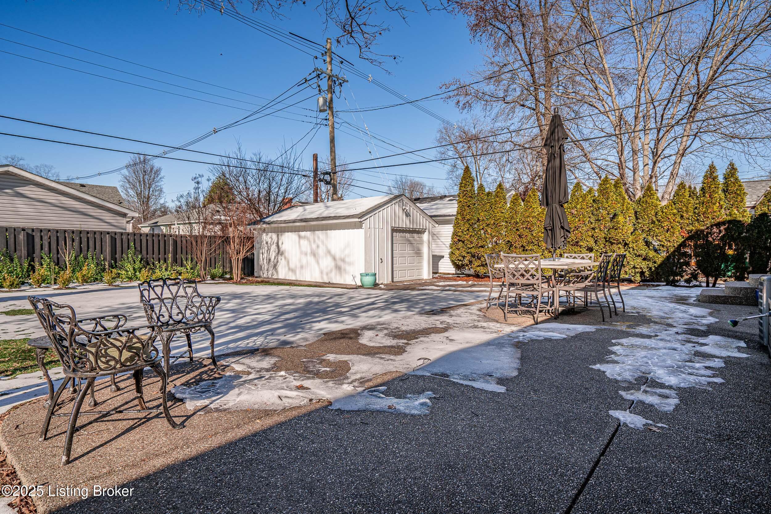 208 Bramton Road Louisville, KY 40207 - Photo 47 of 58 208 Bramton Rd-14