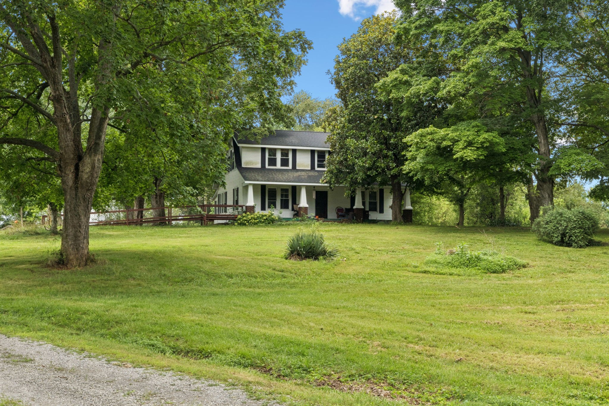 350 Port Royal Road Clarksville, TN 37040 - Photo 5 of 19 a view of a house with a big yard