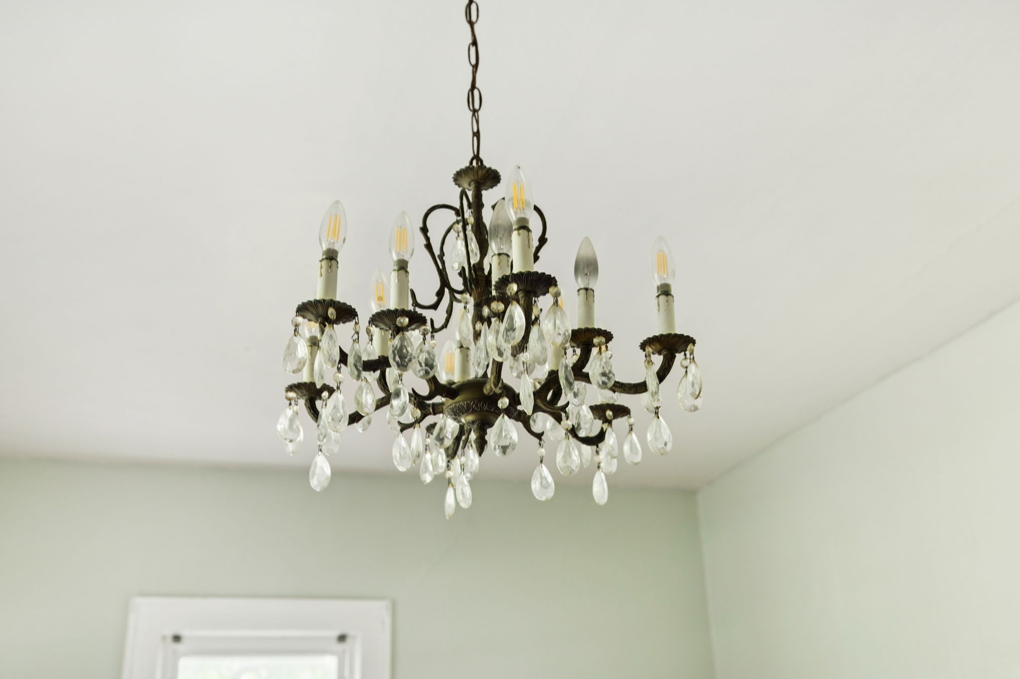 350 Port Royal Road Clarksville, TN 37040 - Photo 9 of 19 a white vase with white flowers