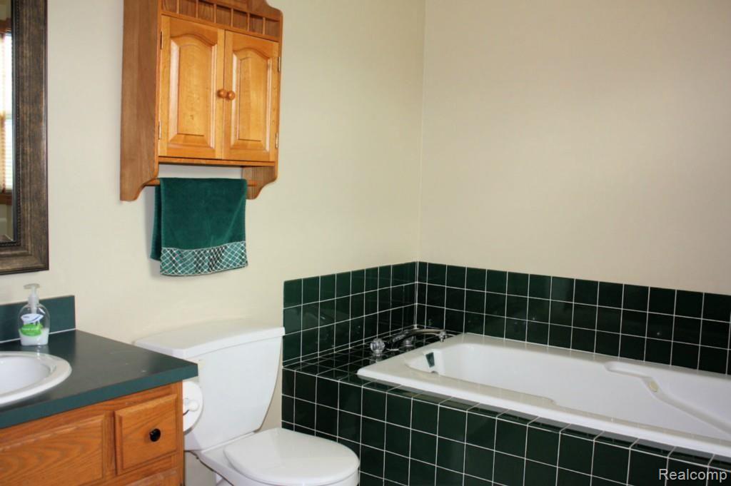 222 Holmes Road Allenton, MI 48002 - Photo 21 of 33