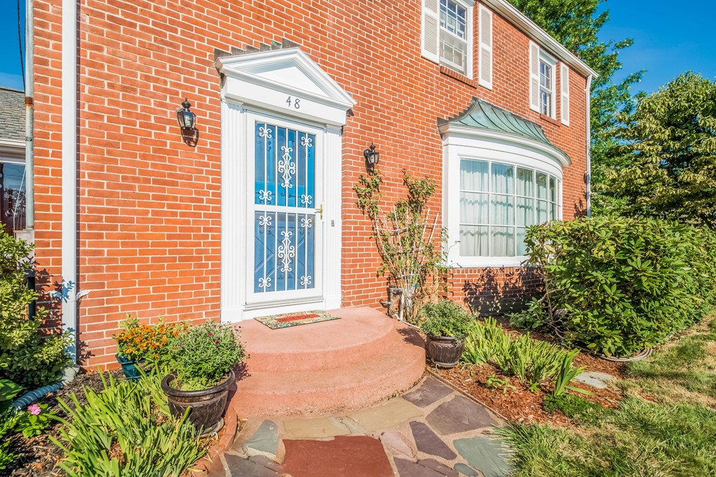 48 Dayton Street Springfield, MA 01118 - Photo 3 of 27 Gallery Image 3