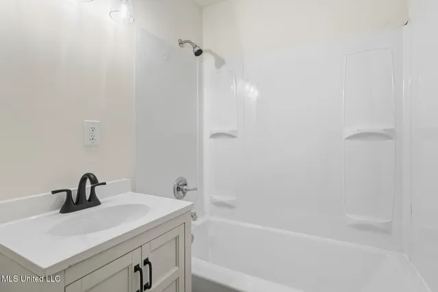 $99,900 | 215 Windsor Drive, Jackson, MS 39209