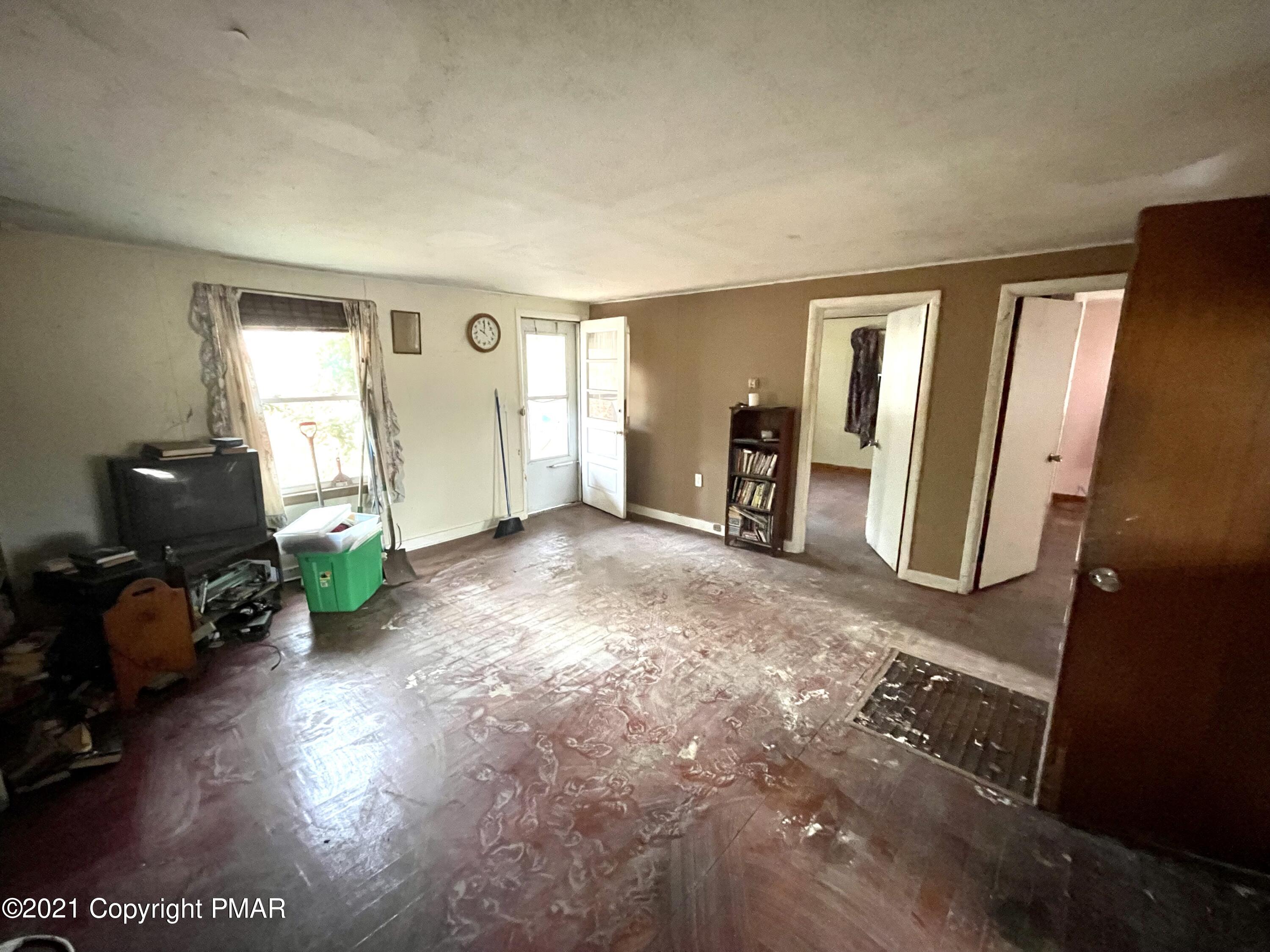 1268 Sugar Mountain Road West Bushkill, PA 18324 - Photo 8 of 12 living room