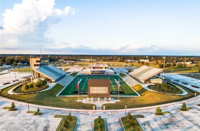 an aerial view of a tennis ground