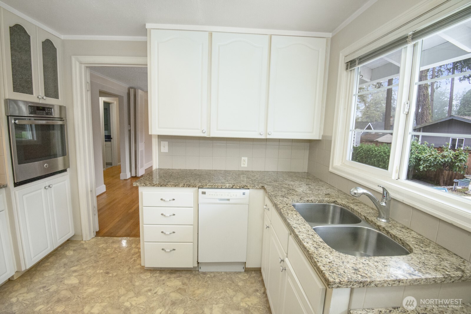 9318 Hipkins Road Southwest Lakewood, WA 98498 - Photo 16 of 31