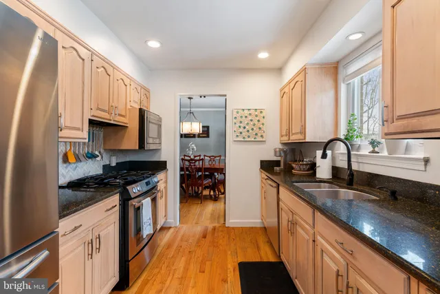 $869,900 | 6102 Sherborn Lane, Springfield, VA 22152