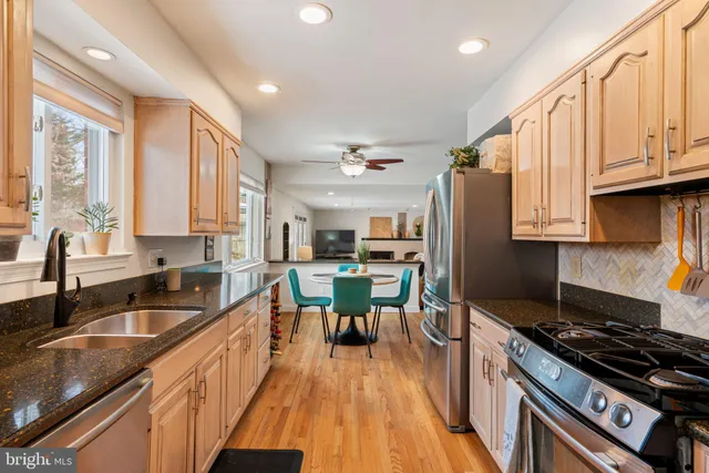 $869,900 | 6102 Sherborn Lane, Springfield, VA 22152