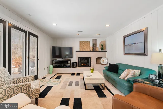 $869,900 | 6102 Sherborn Lane, Springfield, VA 22152