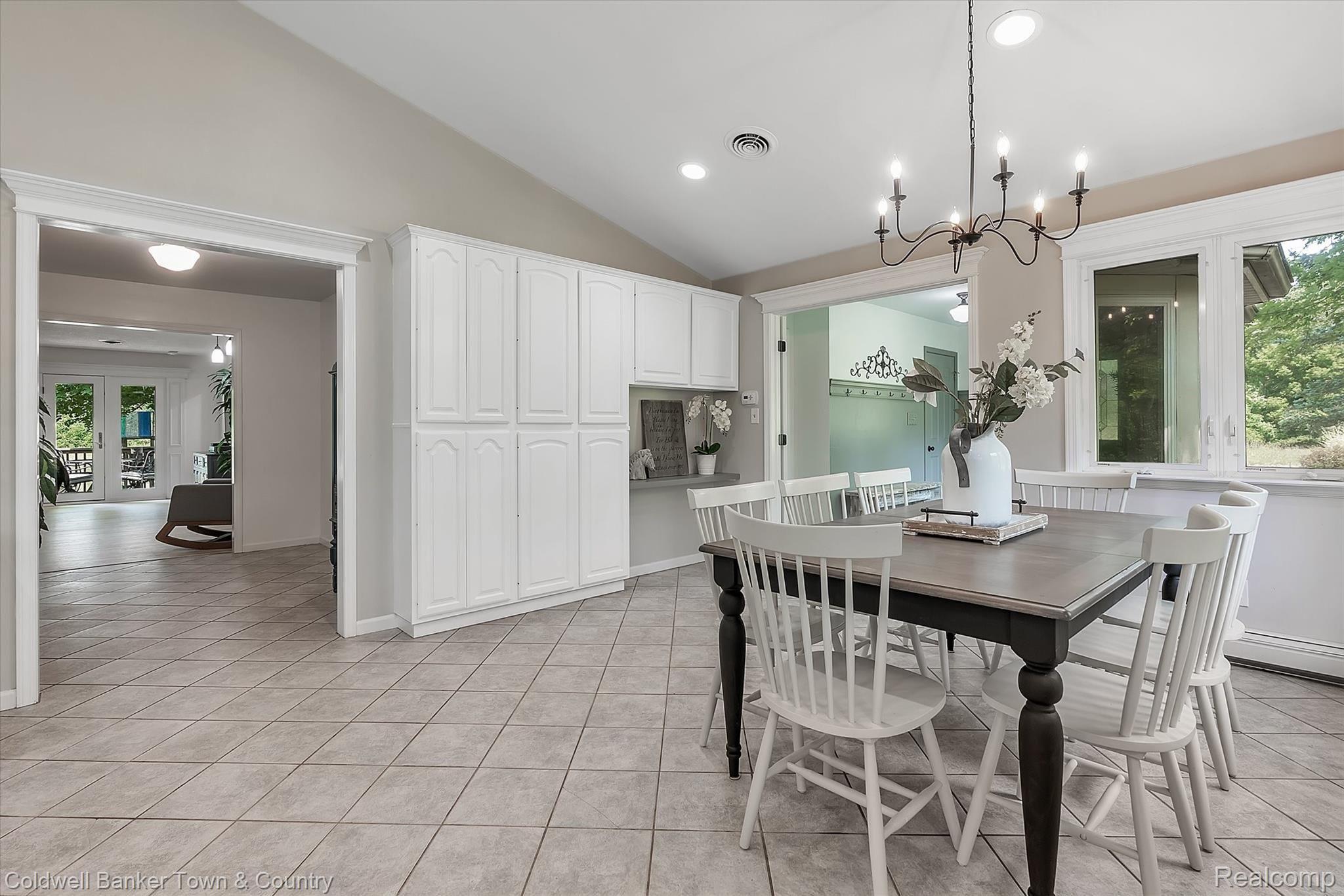 5431 Evans Road Holly, MI 48442 - Photo 10 of 81 Perfect dining area with ample space!
