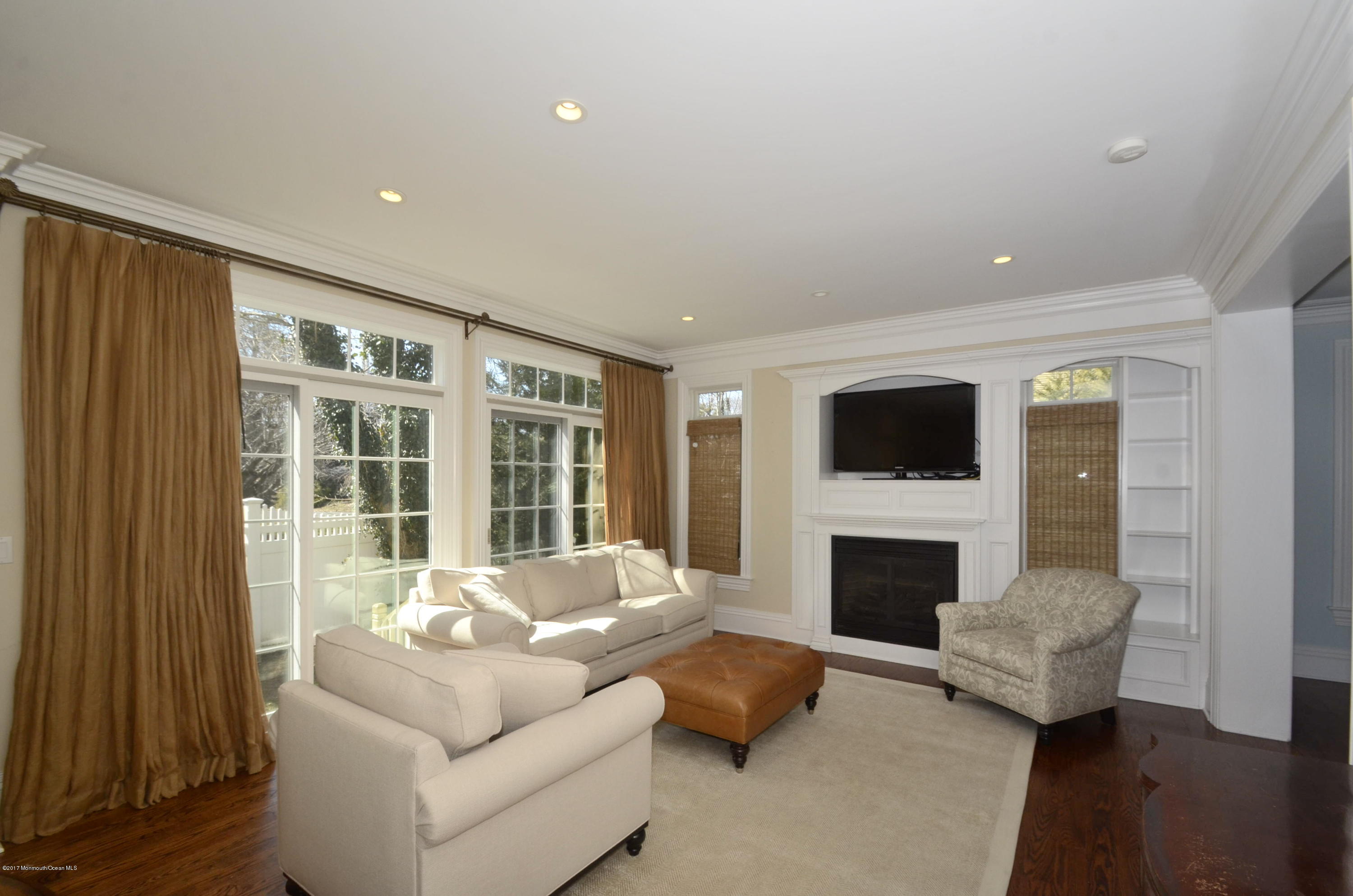 113 Black Point Road Rumson, NJ 07760 - Photo 4 of 17 Living Room