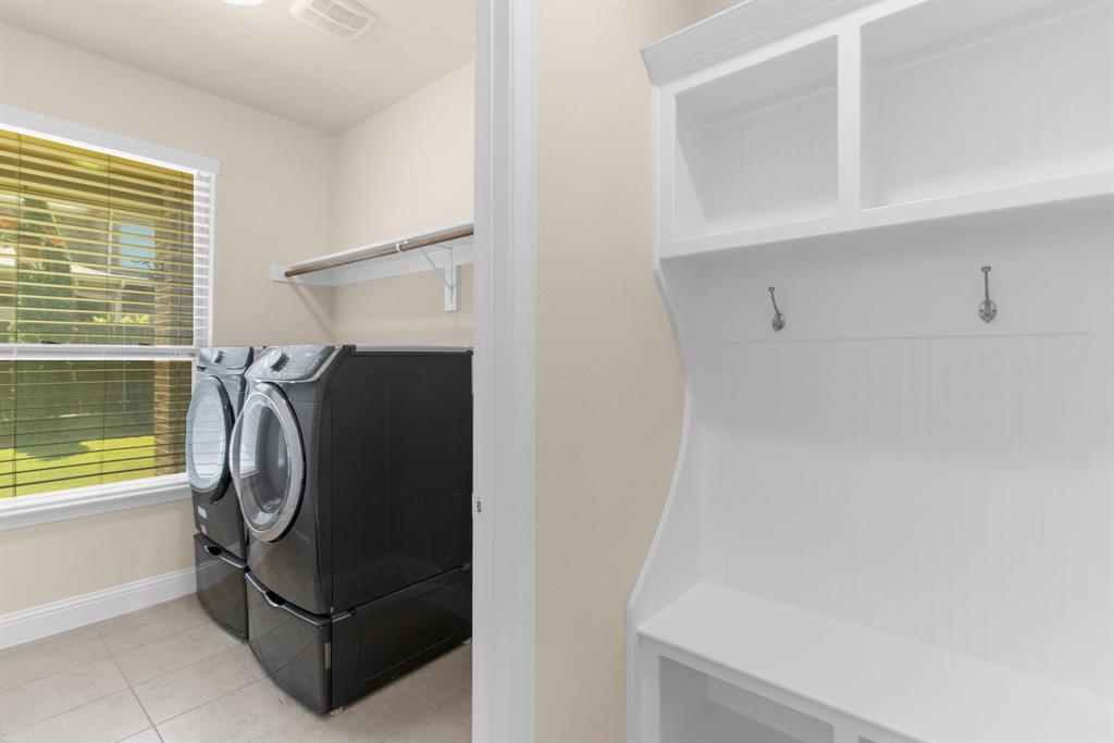 4560 Cheetah Trail Frisco, TX 75034 - Photo 22 of 38 a utility room with dryer and washer