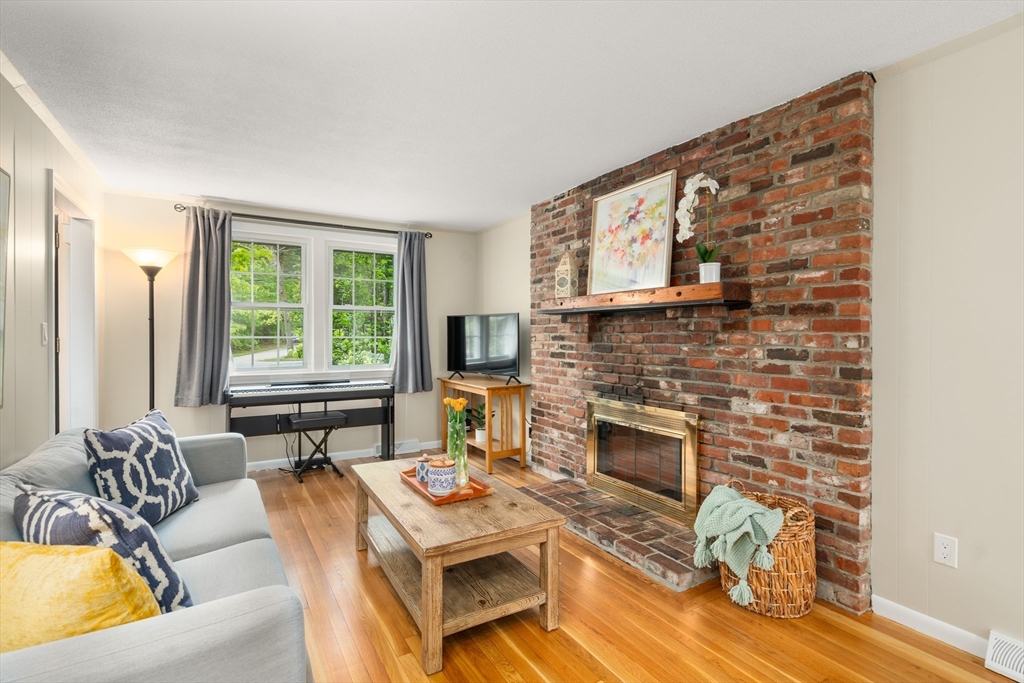 204 Haynes Road Sudbury, MA 01776 - Photo 10 of 36