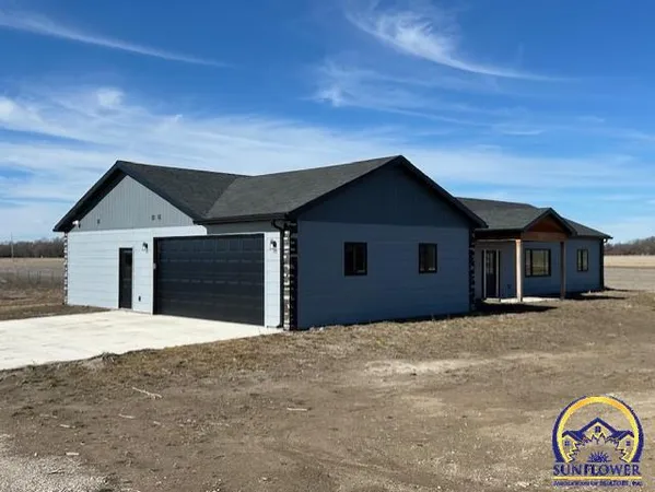 $489,000 | 2113 Rd J7, Emporia, KS 66801