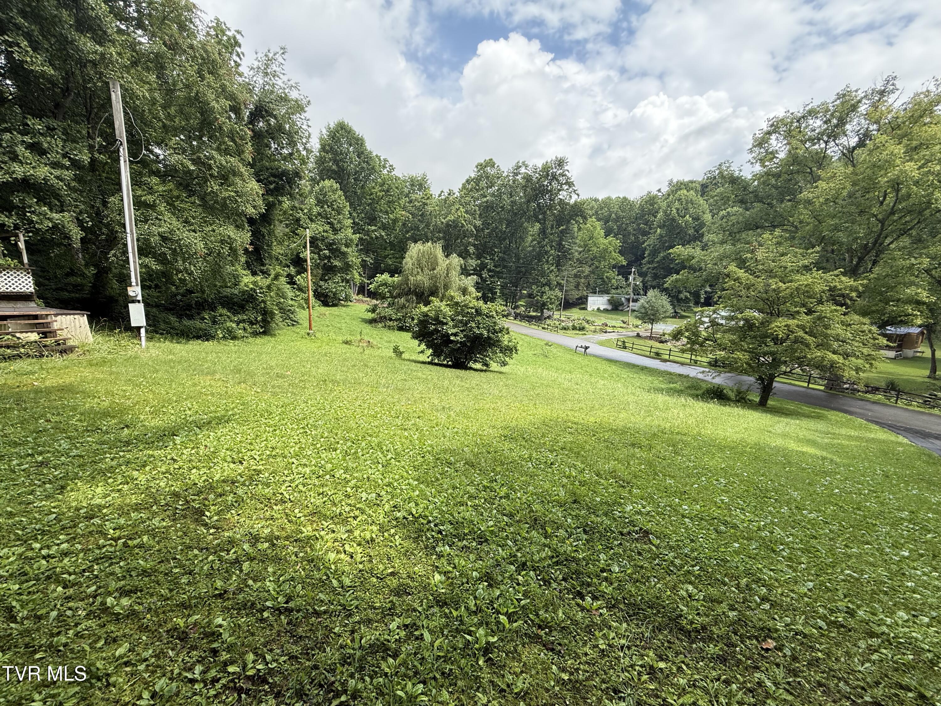 201 Mill Creek Road Elizabethton, TN 37643 - Photo 3 of 18 IMG_4388