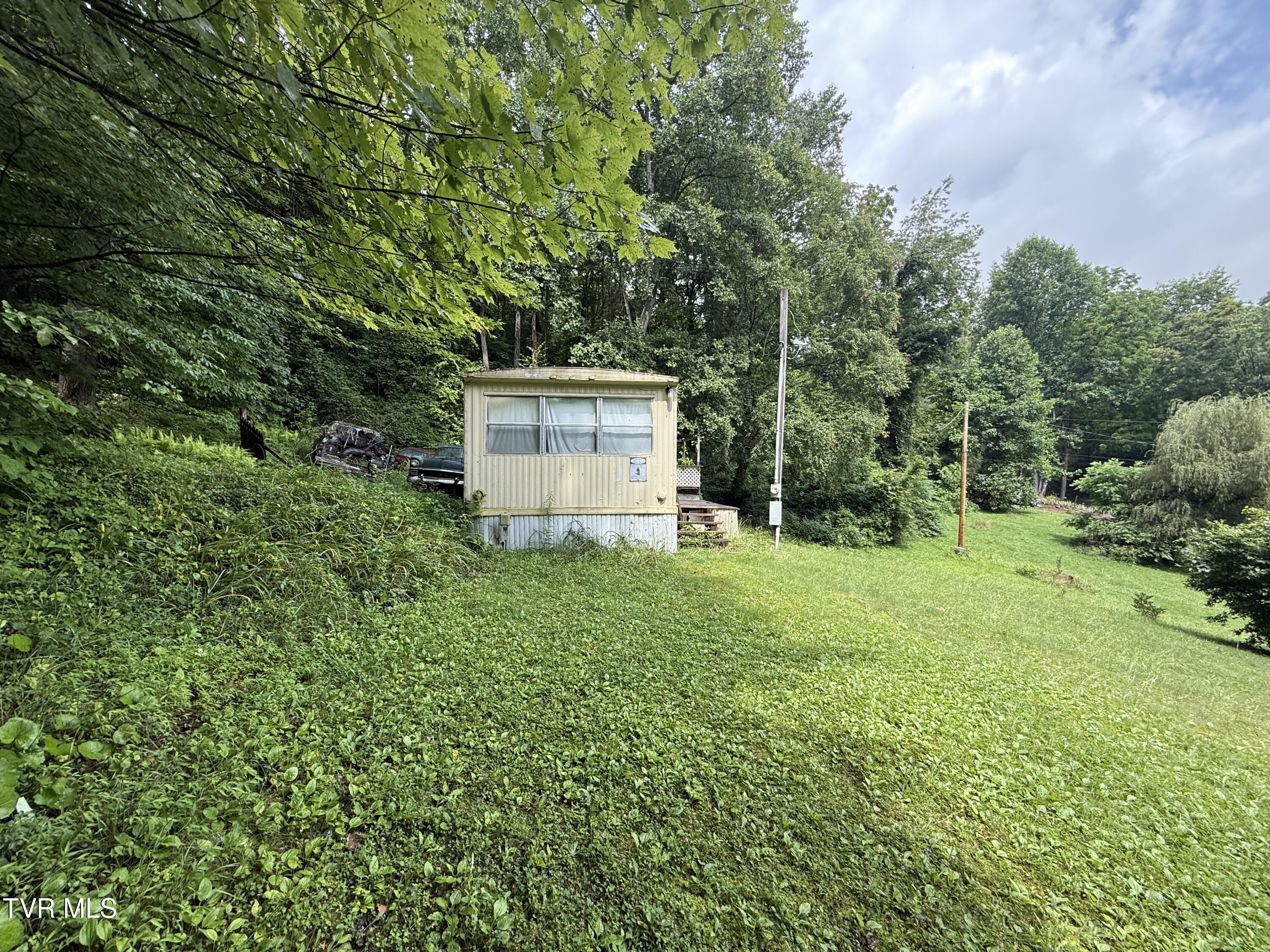 201 Mill Creek Road Elizabethton, TN 37643 - Photo 4 of 18 IMG_4387