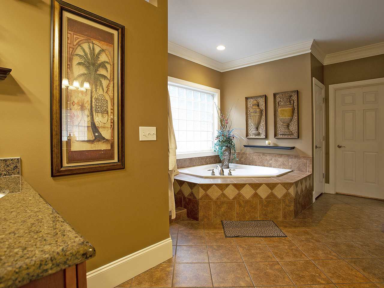 7304 Sparhawk Road Wake Forest, NC 27587 - Photo 21 of 30 Maser Bath W/Corner Soaking Tub.